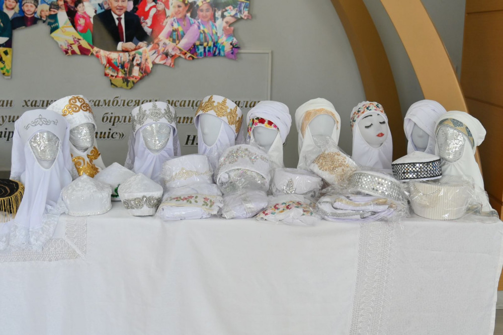 Желіде веб-камера алдында ойыншықтармен жыныстық қатынас көру